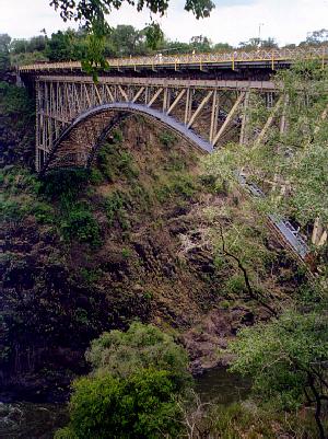 Bridge over the Zambezi/Phto: Bernard Cloutier